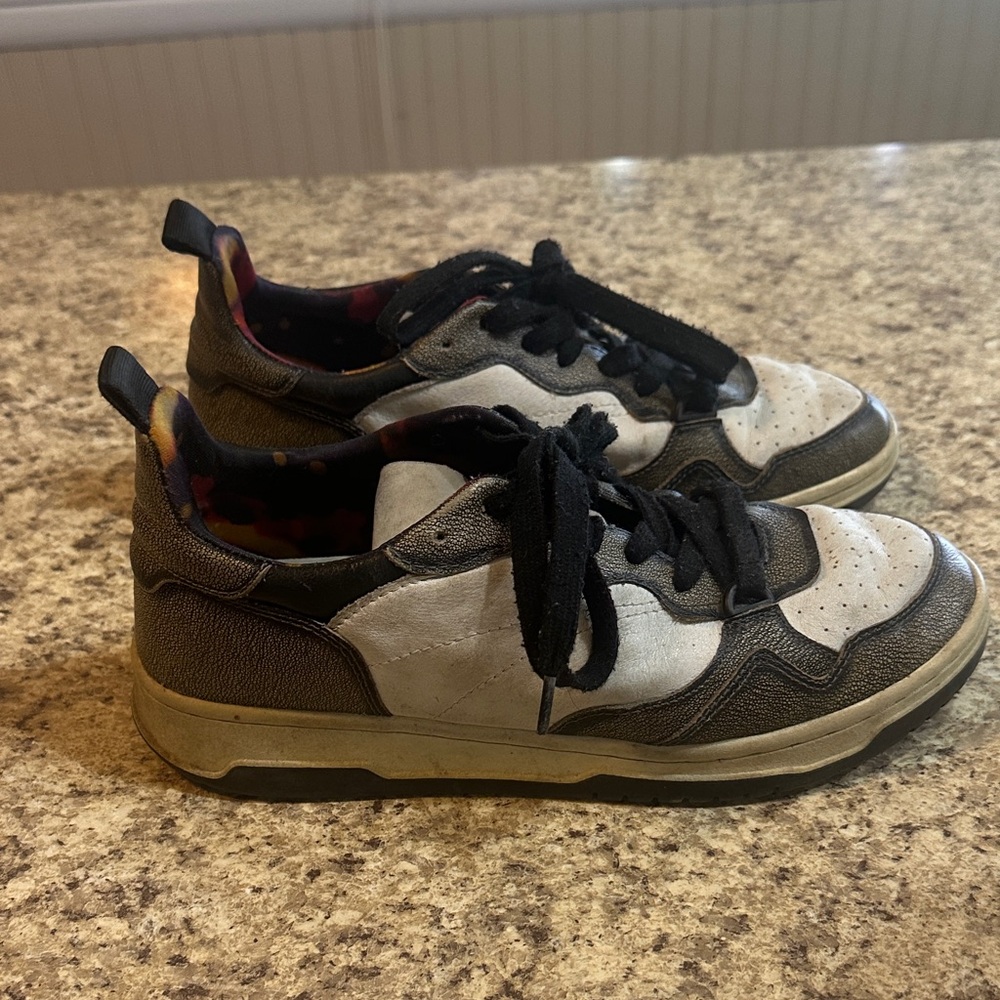 Steve Madden black copper white. Size 8